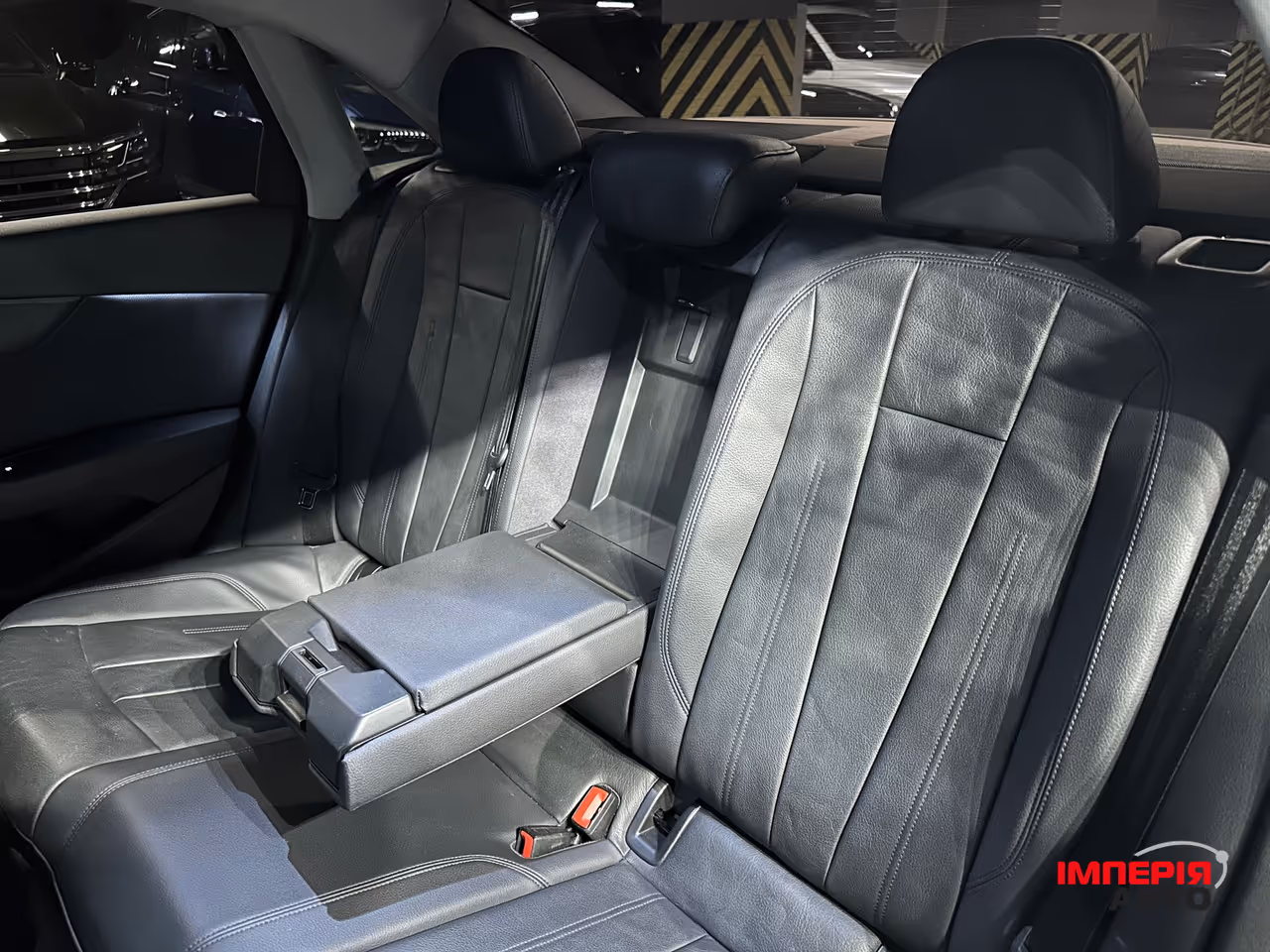Audi A4 - фото 11