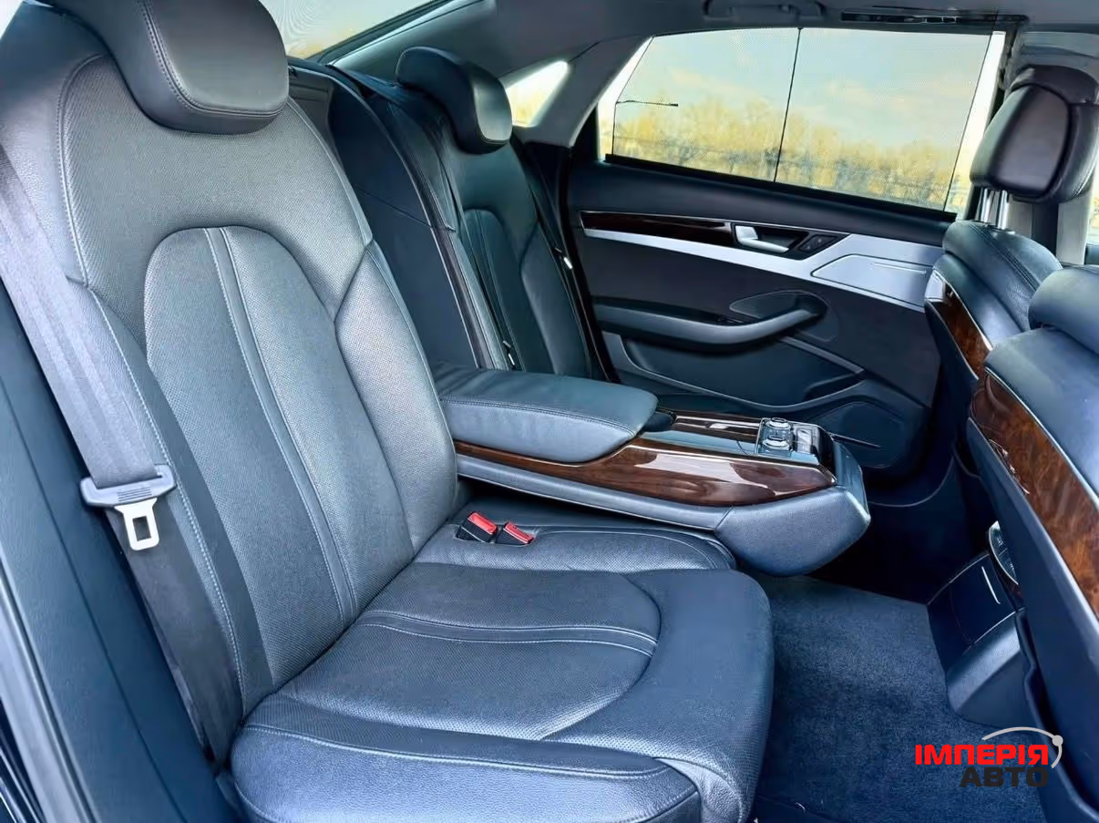 Audi A8 - фото 32