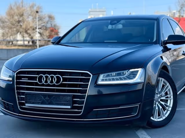 Audi A8 - фото 1
