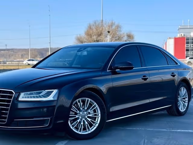 Audi A8 - фото 2