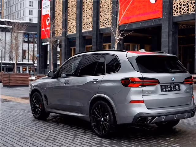 BMW X5 - фото 2