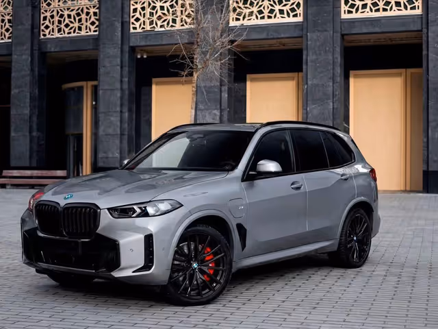 BMW X5 - фото 1