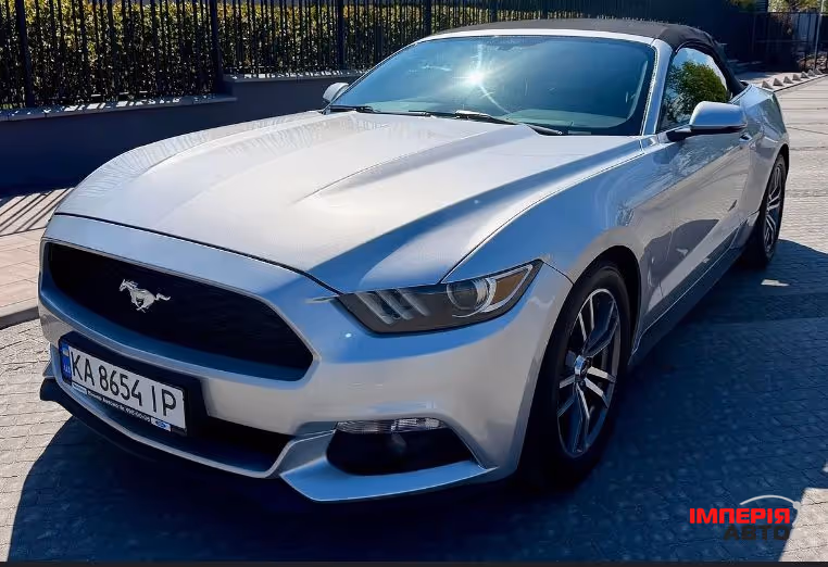 Ford Mustang - фото 1