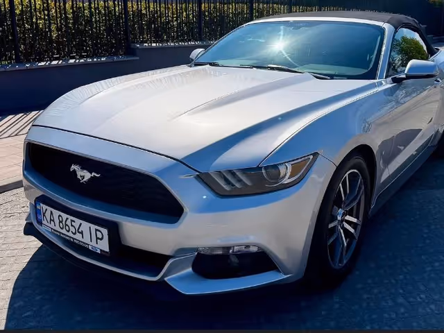 Ford Mustang - фото 1