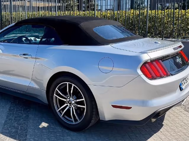 Ford Mustang - фото 4