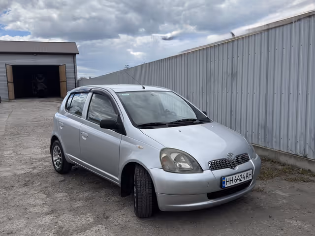 Toyota Yaris - фото 2