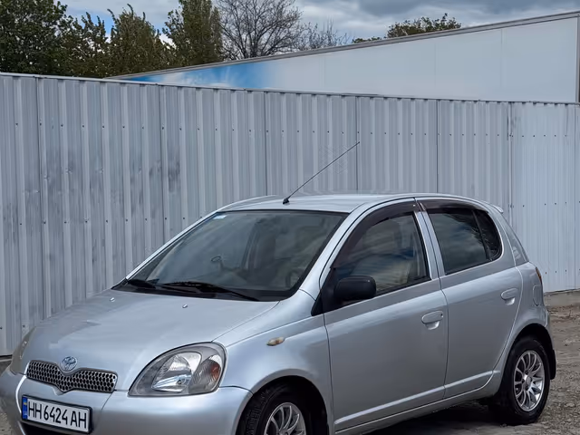 Toyota Yaris - фото 1