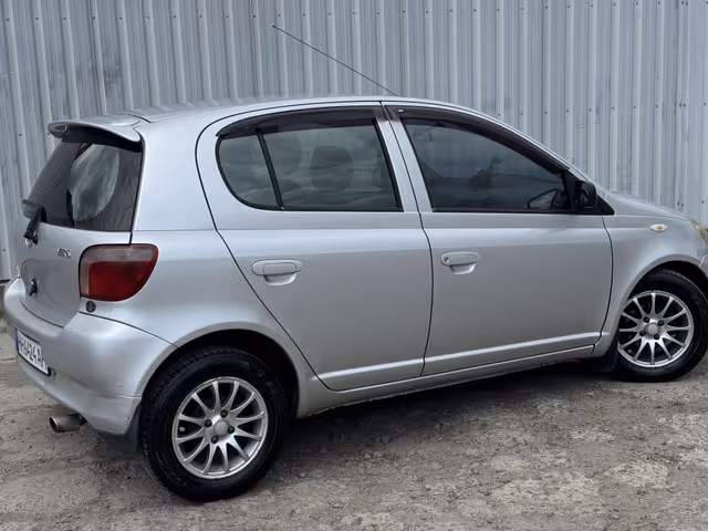 Toyota Yaris - фото 4