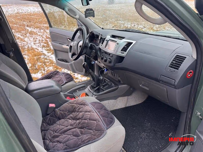 Toyota Hilux - фото 8
