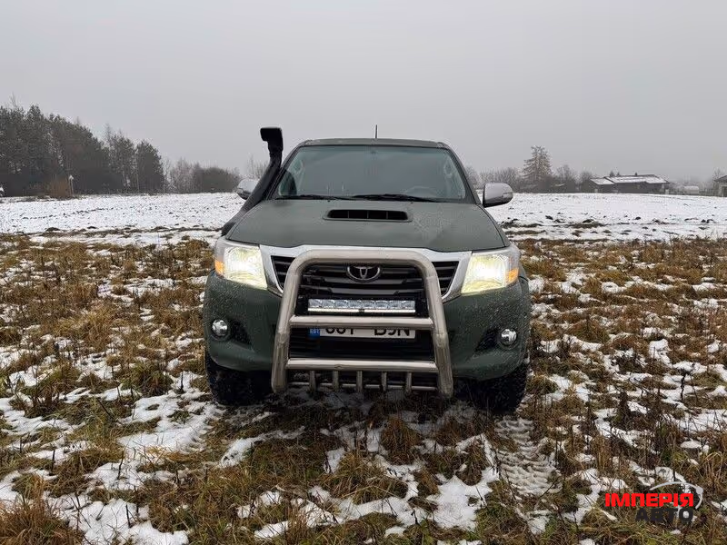 Toyota Hilux - фото 1