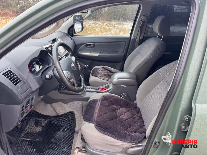 Toyota Hilux - фото 11