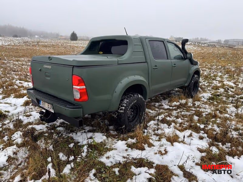 Toyota Hilux - фото 2