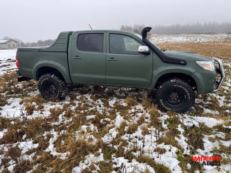 Toyota Hilux - фото 3