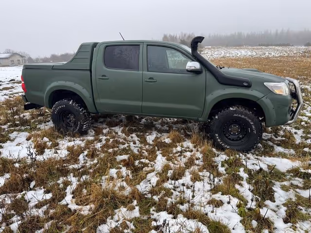 Toyota Hilux - фото 3