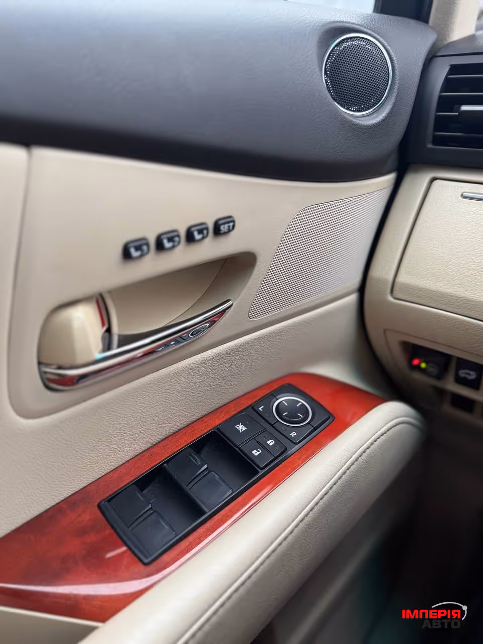 Lexus RX - фото 11