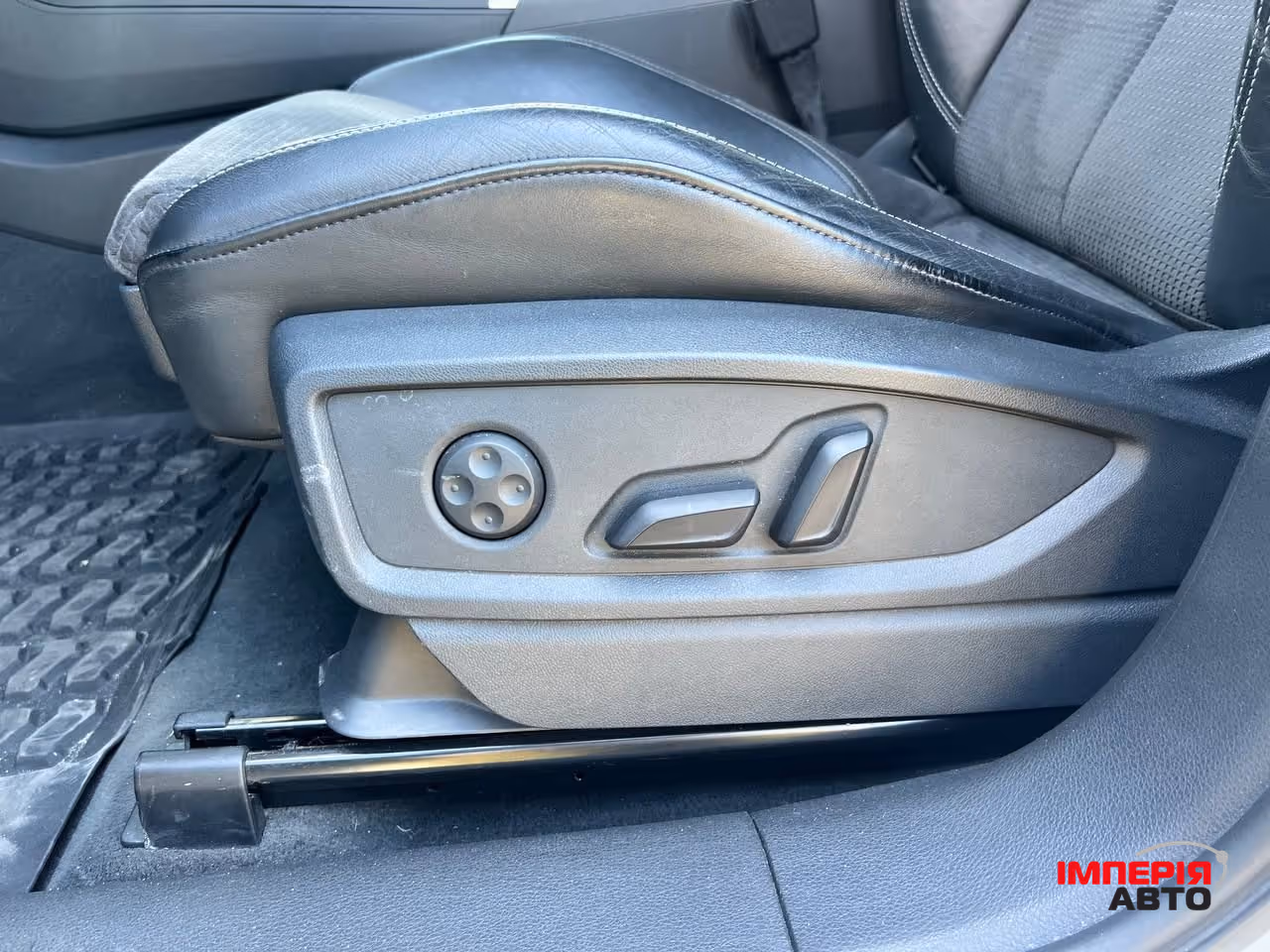 Audi SQ5 - фото 17