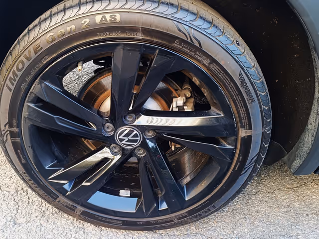 Volkswagen Tiguan - фото 5