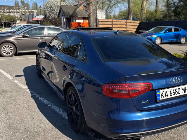 Audi A4 - фото 3