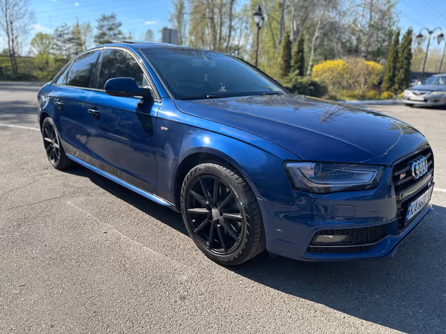 Audi A4 - фото 5
