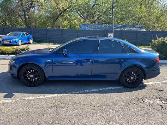 Audi A4 - фото 2