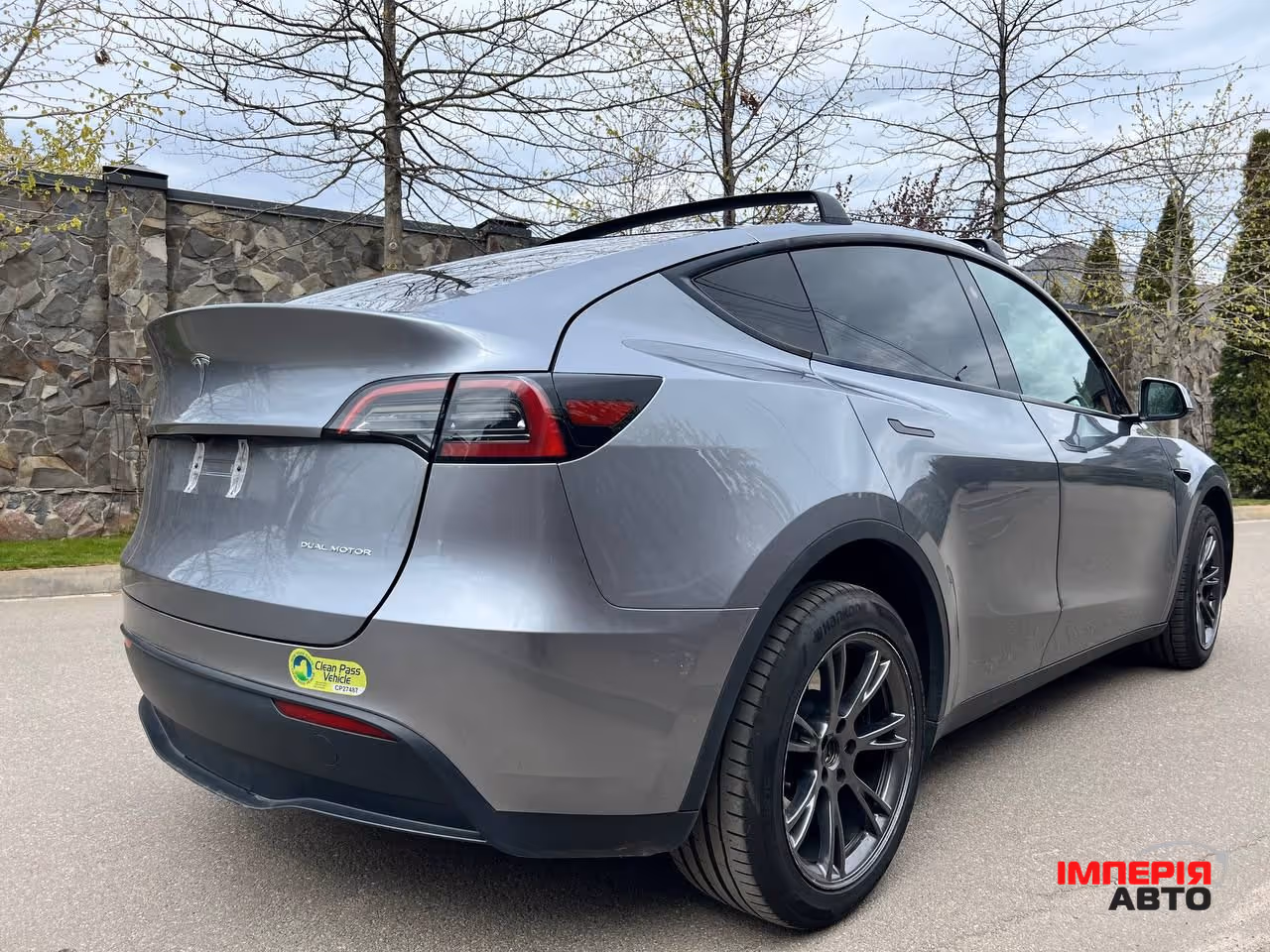 Tesla Model Y - фото 12