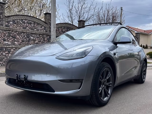 Tesla Model Y - фото 1