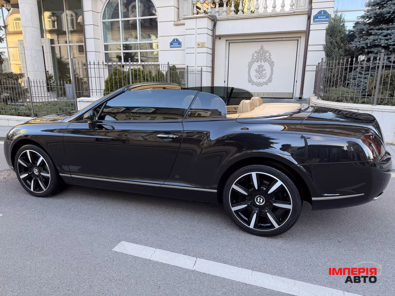 Bentley Continental GTC - фото 3
