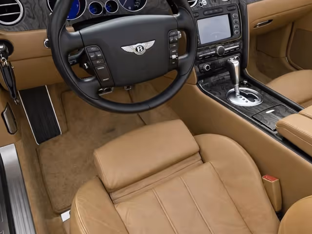 Bentley Continental Flying Spur - фото 3