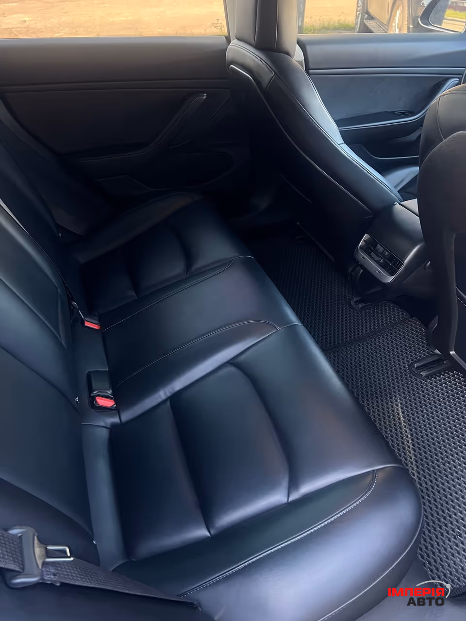 Tesla Model 3 - фото 10