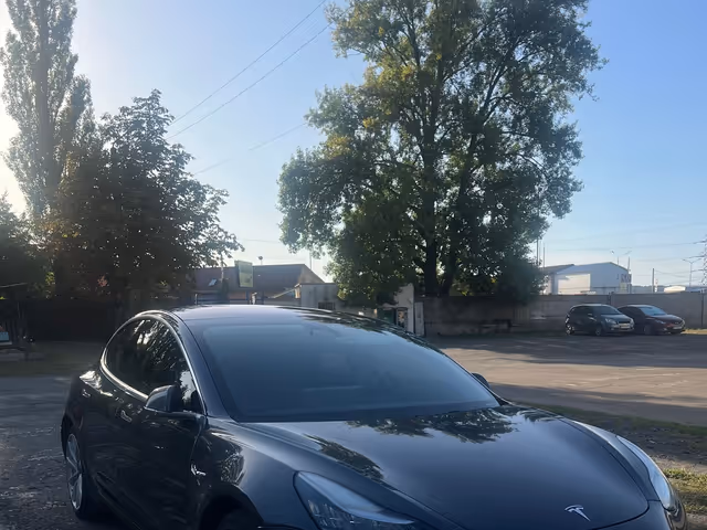 Tesla Model 3 - фото 2