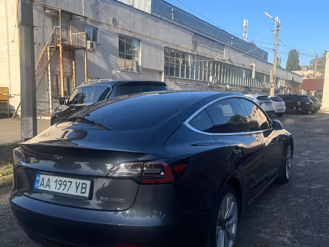 Tesla Model 3 - фото 4