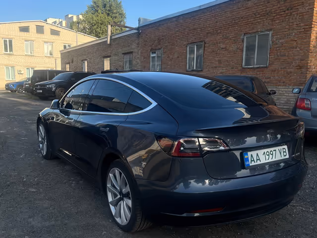 Tesla Model 3 - фото 5