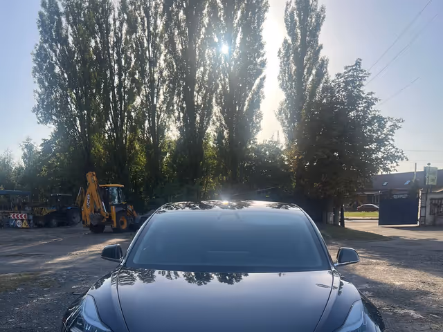 Tesla Model 3 - фото 3