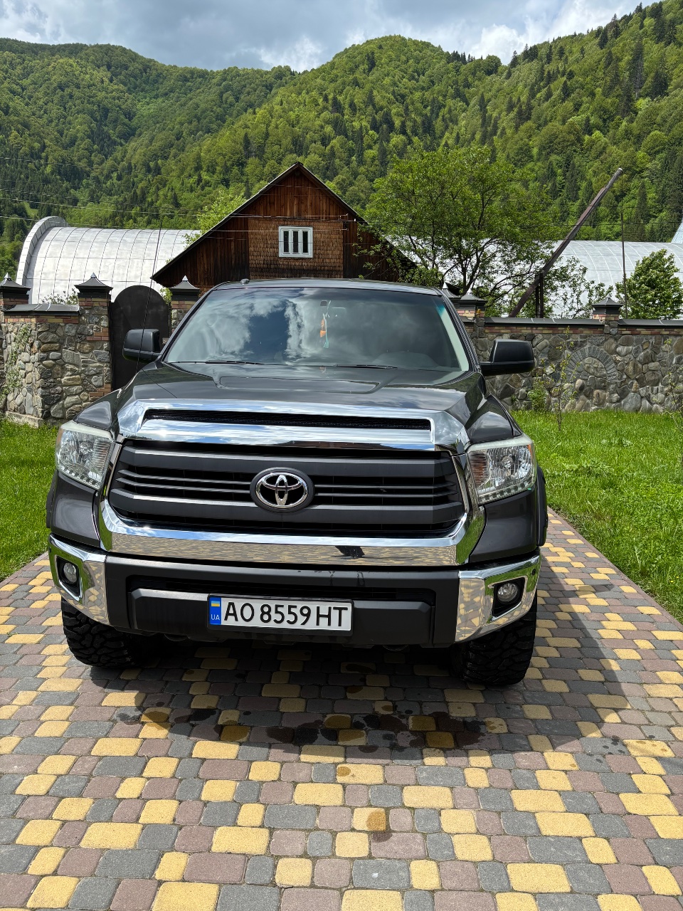 Toyota Tundra - фото 1