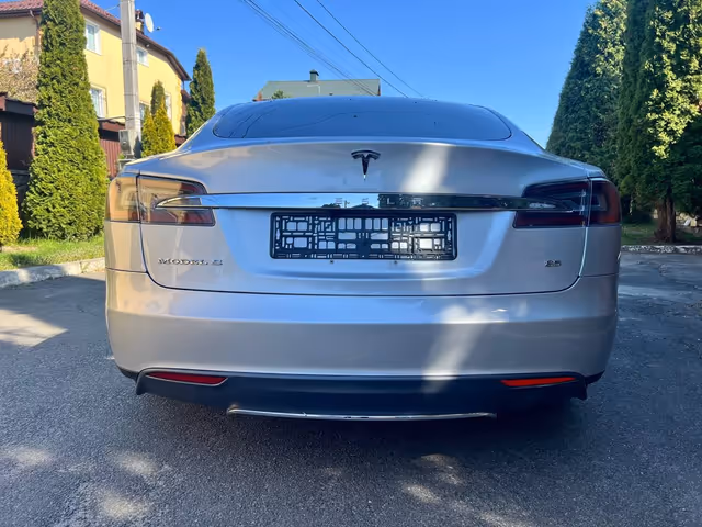 Tesla Model S - фото 3