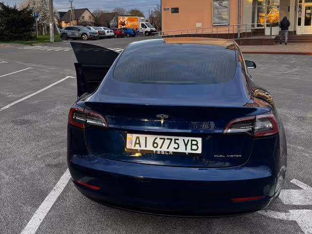 Tesla Model 3 - фото 3