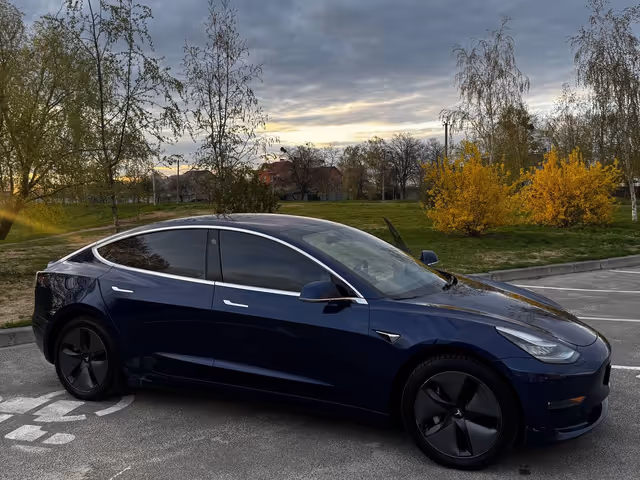 Tesla Model 3 - фото 2