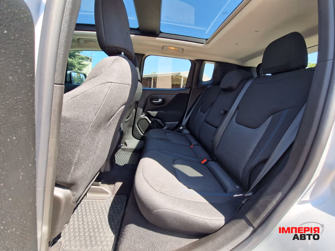 Jeep Renegade - фото 28