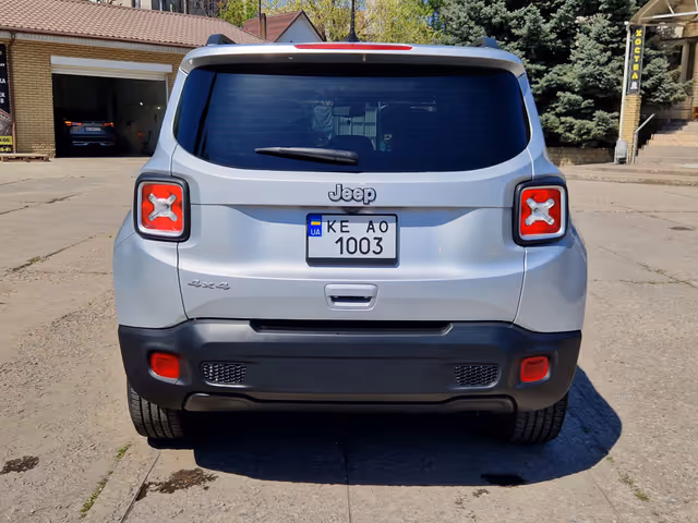 Jeep Renegade - фото 5