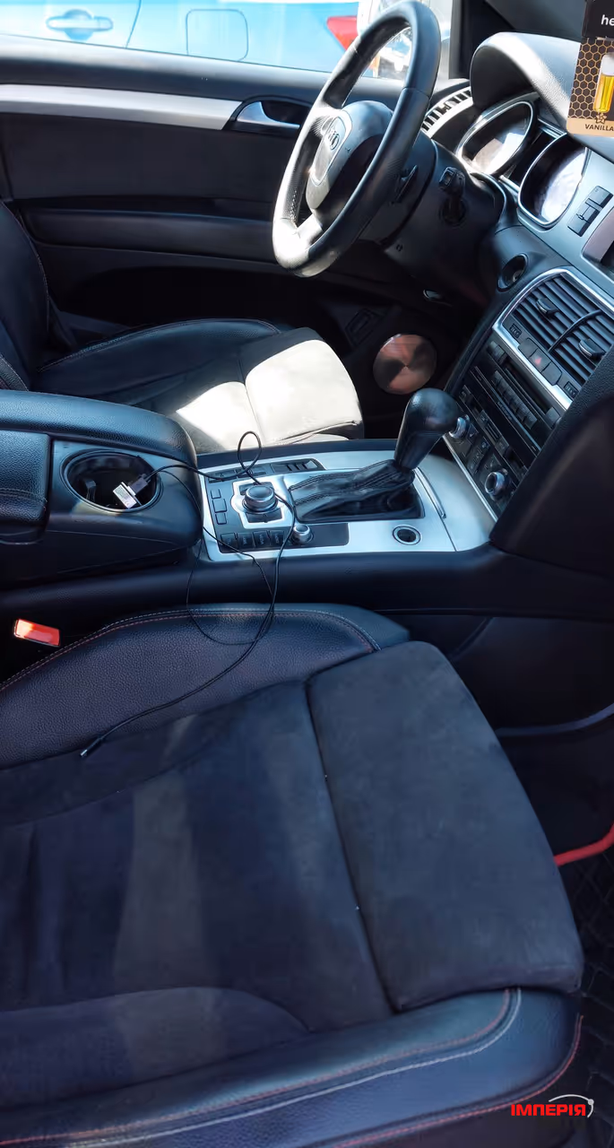 Audi Q7 - фото 14