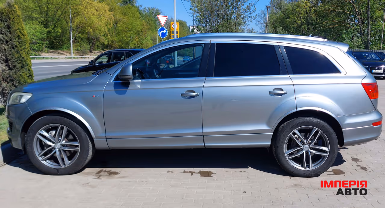 Audi Q7 - фото 17