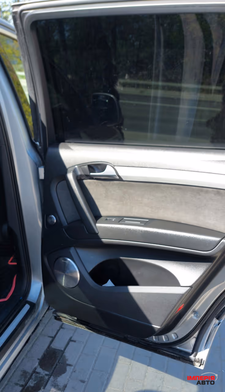 Audi Q7 - фото 10
