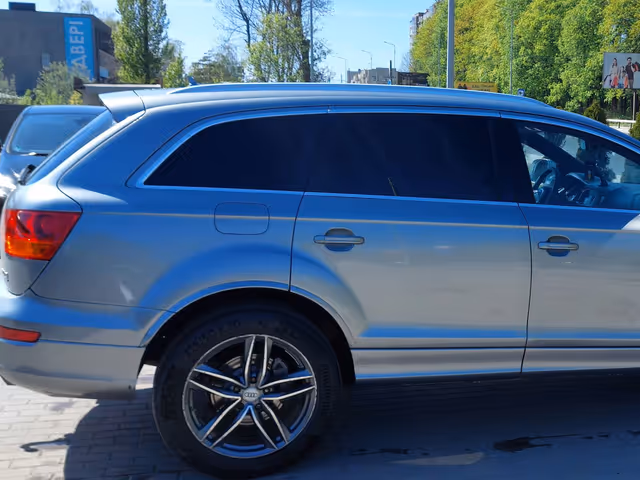 Audi Q7 - фото 2