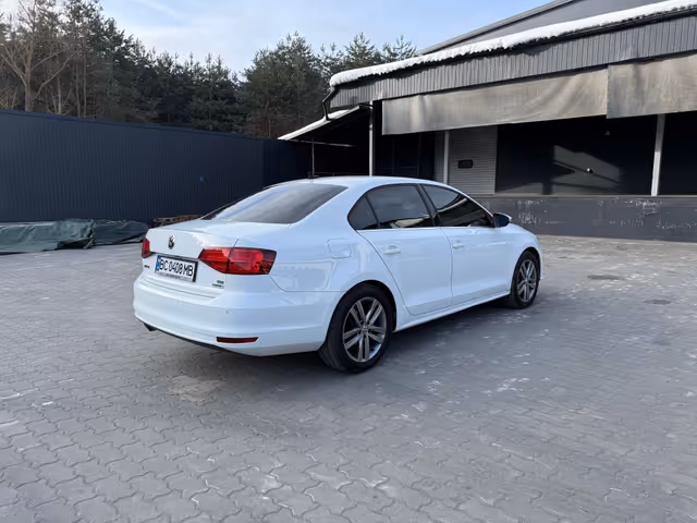 Volkswagen Jetta - фото 4