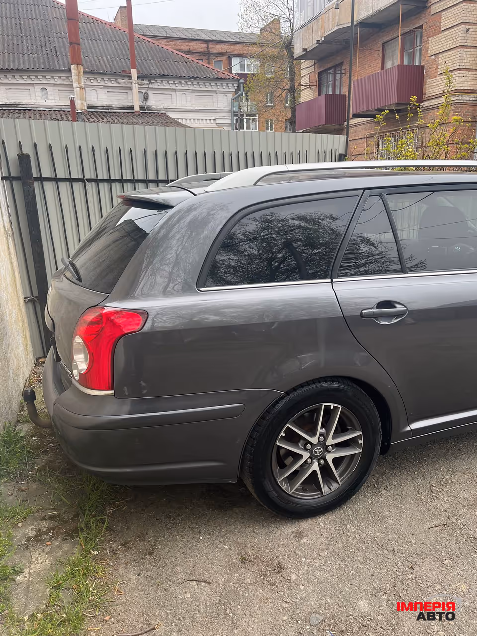 Toyota Avensis - фото 4