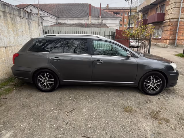 Toyota Avensis - фото 5