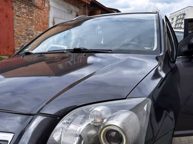 Toyota Avensis - фото 3
