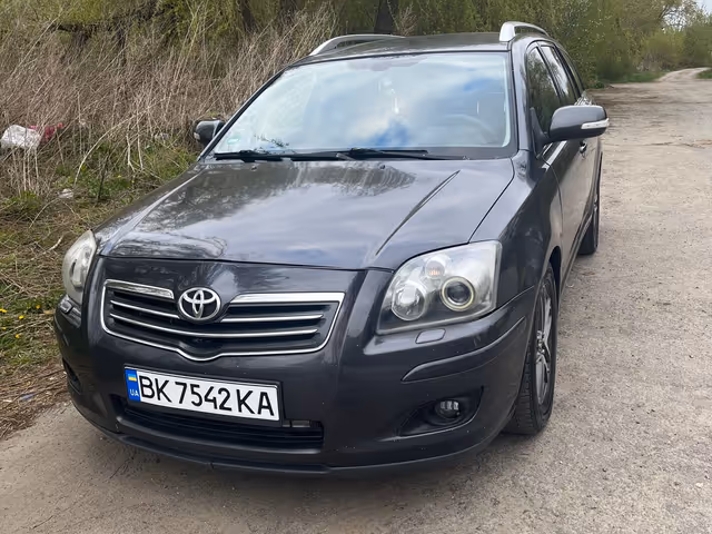 Toyota Avensis - фото 1