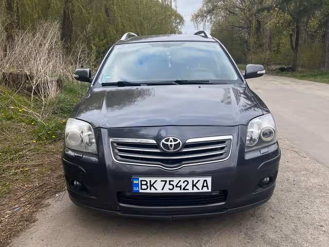 Toyota Avensis - фото 2