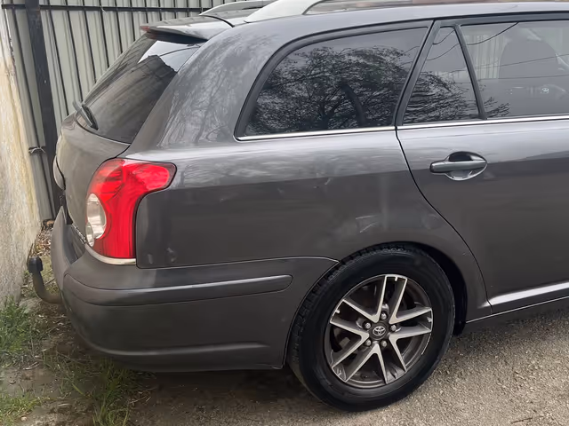 Toyota Avensis - фото 4